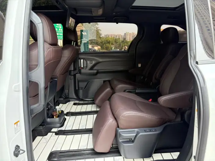 Toyota Sienna 2021 Model 2.5L Hybrid Platinum edition – фото 9