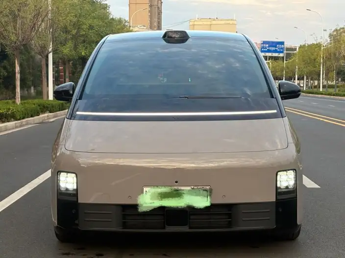 Li Auto MEGA 2024 Model Ultra Edition – фото 7