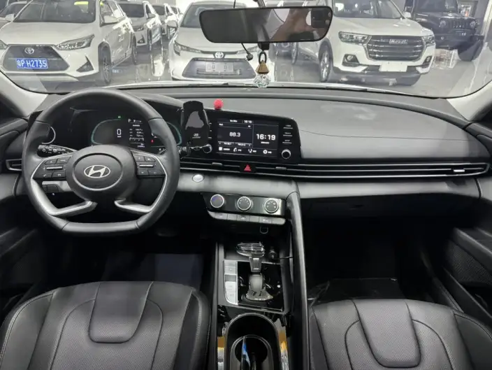 Hyundai Ioniq 2023 Model 1.5L CVT GLX Elite Edition – фото 8