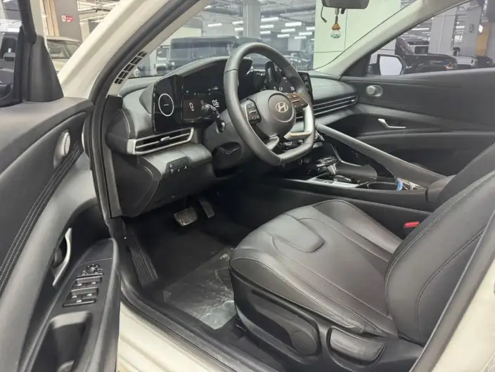Hyundai Ioniq 2023 Model 1.5L CVT GLX Elite Edition – фото 9