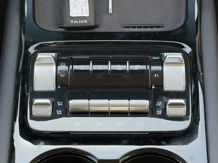 Tank 400 Hi4-T 2026 Model 2.0T Smart Edition – фото 10