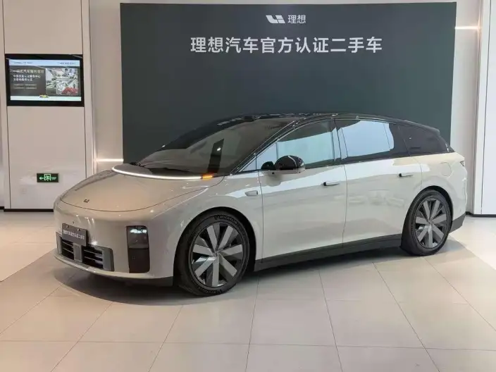 Li Auto i6 2025 Model 4WD Standard Edition – фото 1
