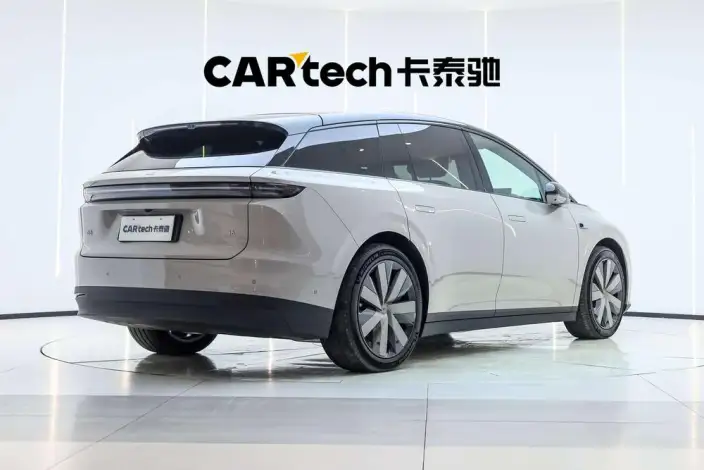 Li Auto i6 2025 Model 4WD Standard Edition – фото 7