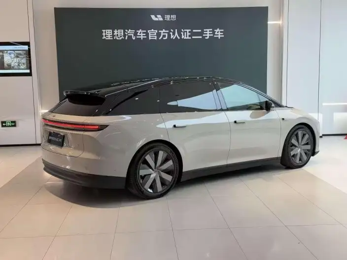 Li Auto i6 2025 Model 4WD Standard Edition – фото 9