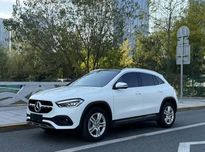 Mercedes-Benz GLA 2023 Model GLA 200 – фото 1