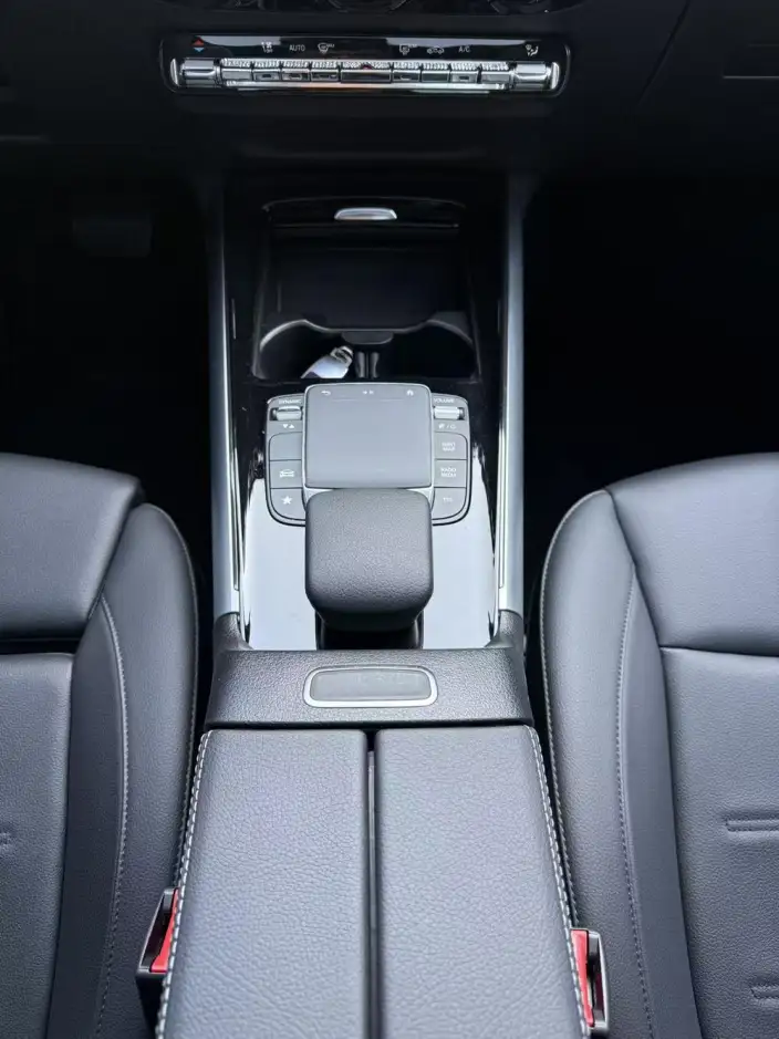 Mercedes-Benz GLA 2023 Model GLA 200 – фото 9