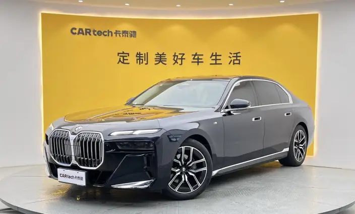 BMW 7 Series 2023 Model 735Li Luxury Set – фото 1