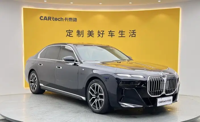BMW 7 Series 2023 Model 735Li Luxury Set – фото 3