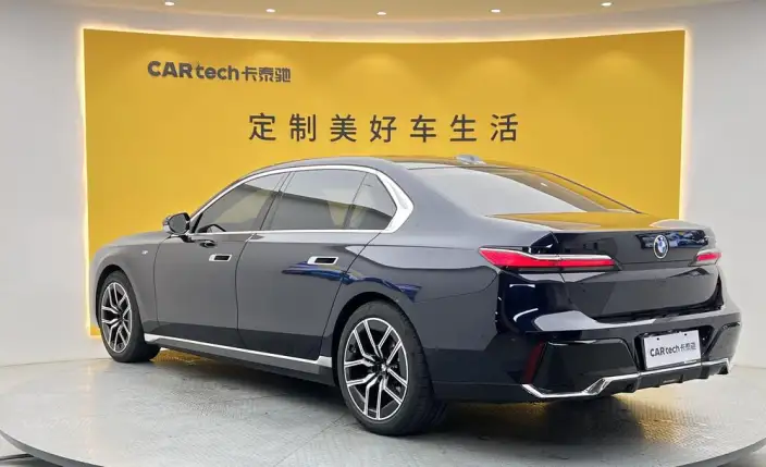 BMW 7 Series 2023 Model 735Li Luxury Set – фото 5