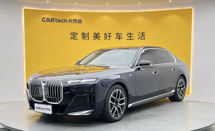 BMW 7 Series 2023 Model 735Li Luxury Set – фото 9