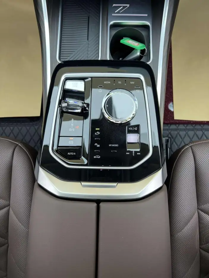 BMW 7 Series 2023 Model 735Li Luxury Set – фото 10