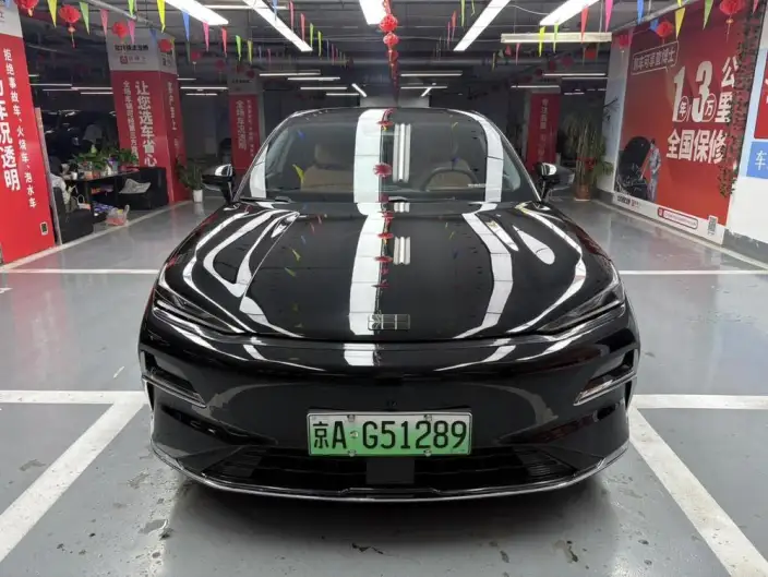 Geely Galaxy E8 PHEV 2025 Model 130km EM-i Premium Edition – фото 2