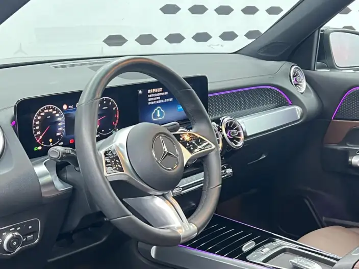 Mercedes-Benz GLB 2025 Model GLB 220 Fashion Model – фото 7