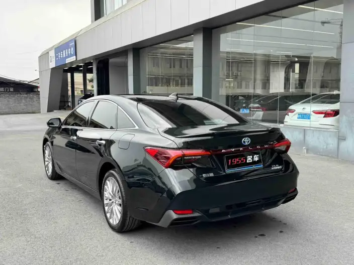 Toyota Avalon 2023 Model Intelligent Hybrid 2.5L E-CVT XLE Premium Edition – фото 4