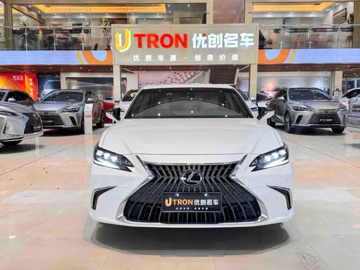 Lexus ES 2022 Model 300h Premium – фото 2