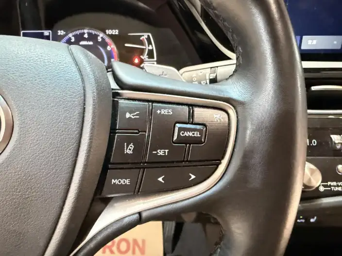 Lexus ES 2022 Model 300h Premium – фото 3