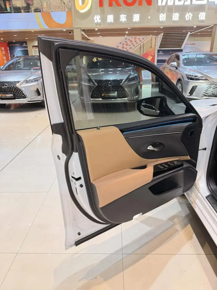 Lexus ES 2022 Model 300h Premium – фото 5