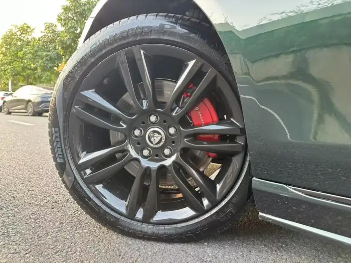 Jaguar XE L 2025 Model 2.0T 250PS R-DYNAMIC 90th Anniversary Collector Edition Edition – фото 8