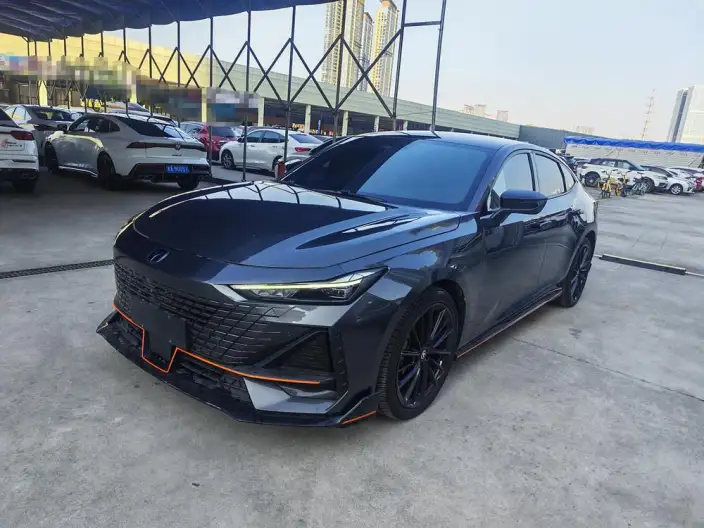 Changan UNI-V 2023 Model 1.5T Sports Edition – фото 1