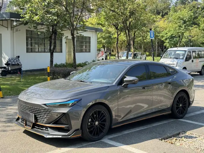 Changan UNI-V 2023 Model 1.5T Sports Edition – фото 1