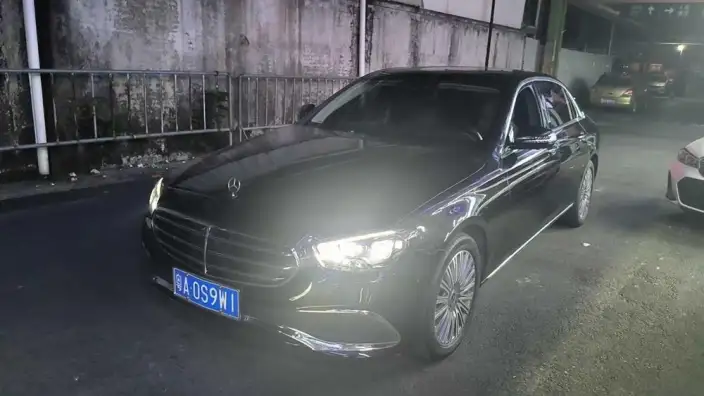 Mercedes-Benz E-Class 2023 Model E 300 L Noble Model sedan – фото 1