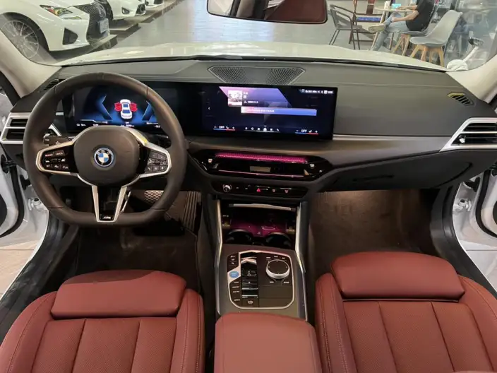 BMW i3 2026 Model Facelift eDrive35L – фото 7