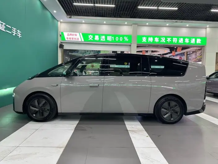 Li Auto MEGA 2024 Model Ultra Edition – фото 4