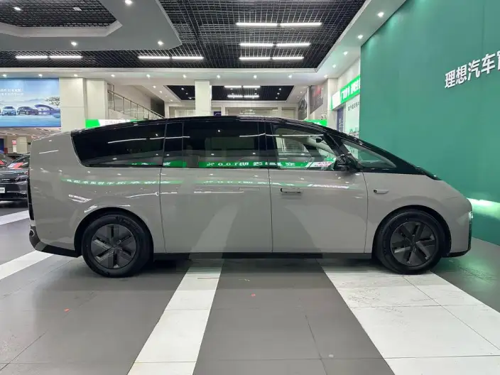 Li Auto MEGA 2024 Model Ultra Edition – фото 8