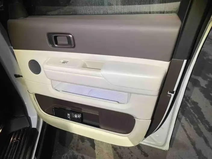 Li Auto MEGA 2024 Model Ultra Edition – фото 7