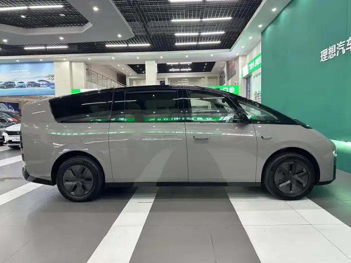 Li Auto MEGA 2024 Model Ultra Edition – фото 8