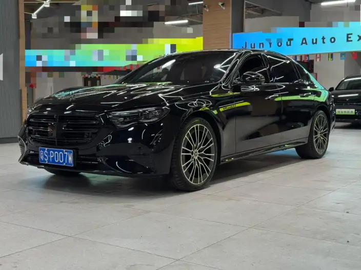 Mercedes-Benz E-Class 2024 Model E 300 L Noble Model sedan – фото 1
