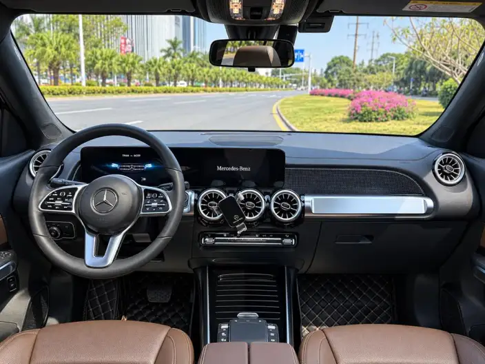 Mercedes-Benz GLB 2023 Model GLB 220 Fashion Model – фото 10