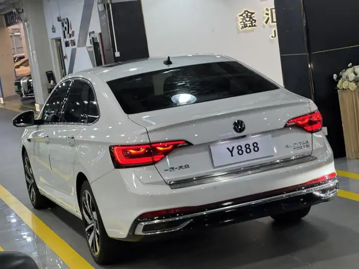 Volkswagen Sagitar 2023 Model 300TSI DSG Superior Edition – фото 4