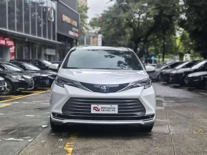 Toyota Sienna 2021 Model 2.5L Hybrid Premium Edition – фото 2