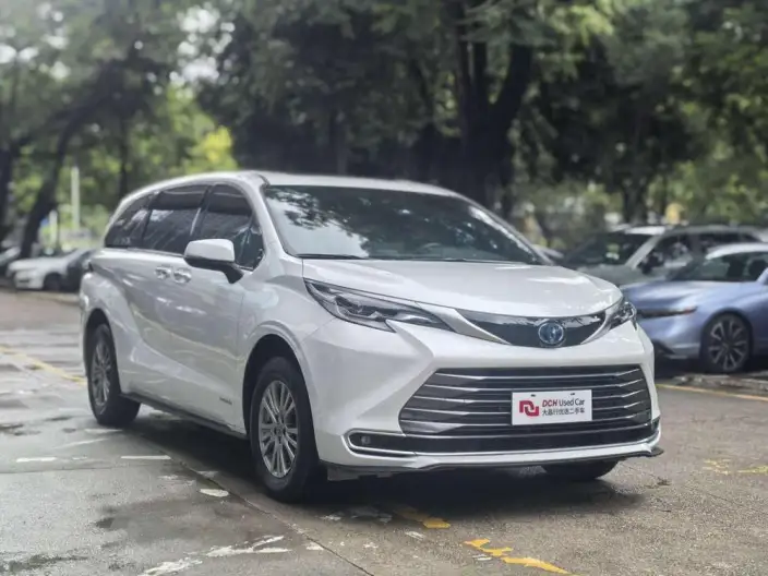 Toyota Sienna 2021 Model 2.5L Hybrid Premium Edition – фото 3