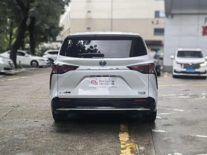 Toyota Sienna 2021 Model 2.5L Hybrid Premium Edition – фото 6