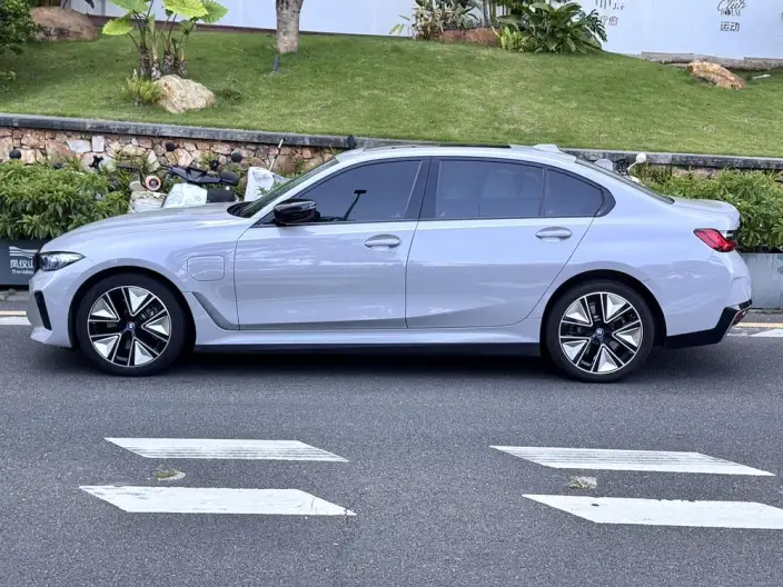BMW i3 2023 Model eDrive40L Night Edition Sports Set – фото 4