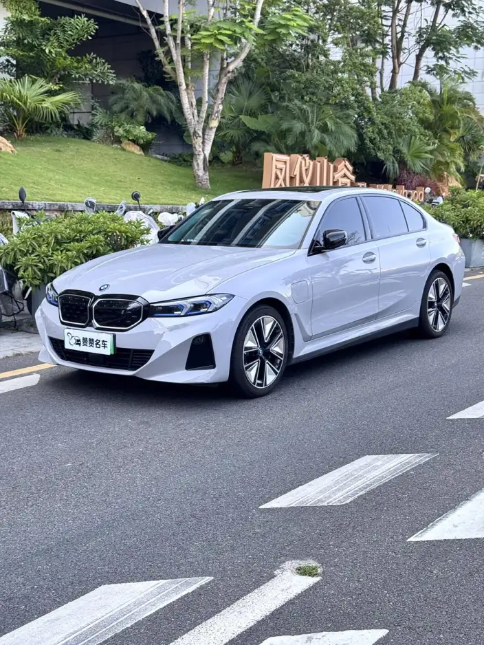 BMW i3 2023 Model eDrive40L Night Edition Sports Set – фото 10
