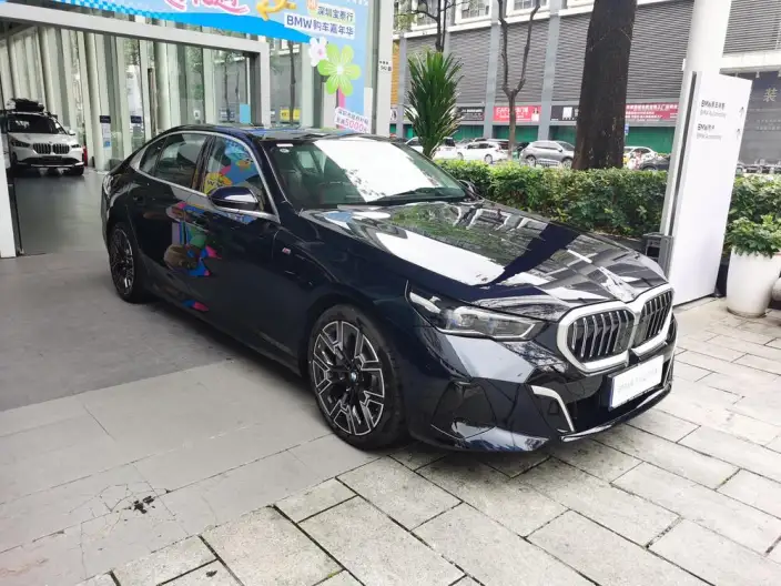 BMW 5 Series 2025 Model Facelift 530Li Exclusive Model M Sports Set – фото 3