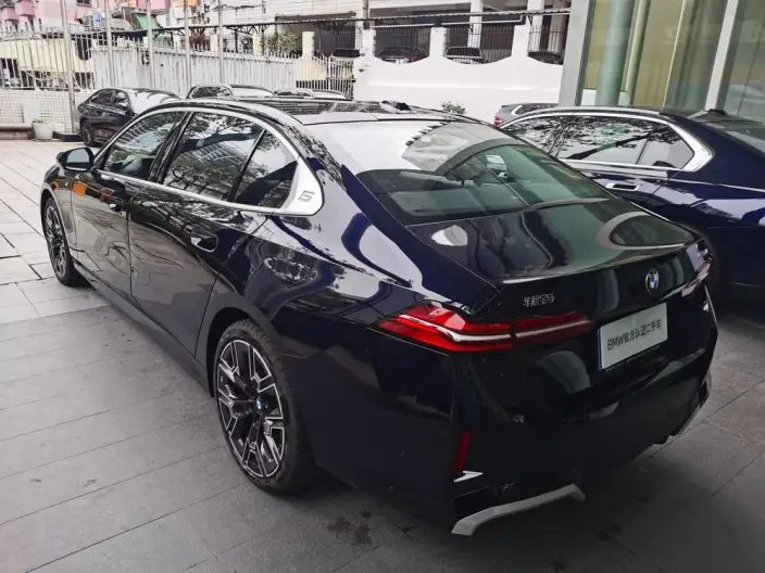 BMW 5 Series 2025 Model Facelift 530Li Exclusive Model M Sports Set – фото 5