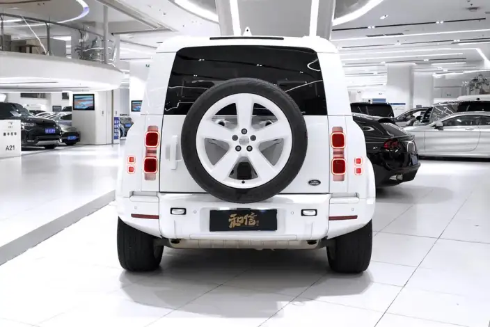 Land Rover Defender 2023 Model 90 3.0T P400 XS – фото 5