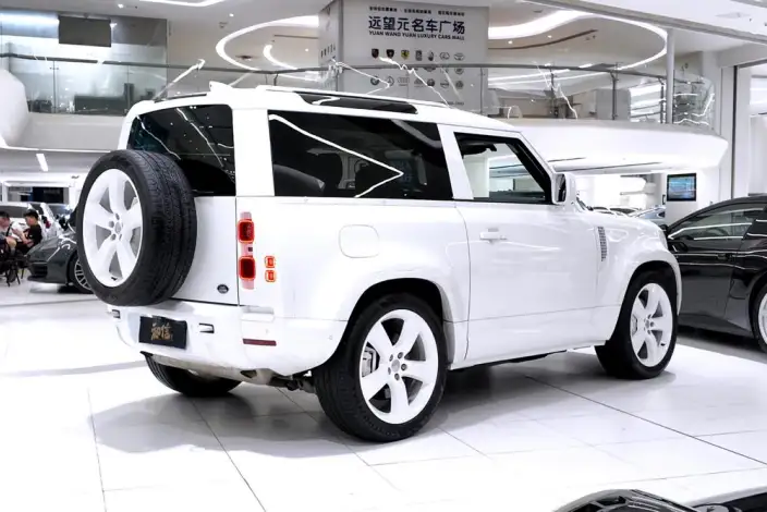 Land Rover Defender 2023 Model 90 3.0T P400 XS – фото 6
