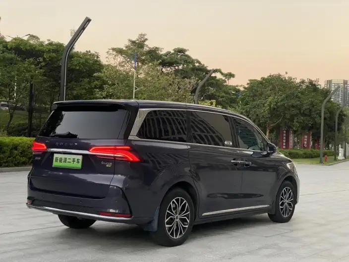 Roewe iMAX8 EV 2022 Model Silver edition – фото 6