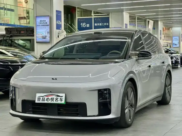 Li Auto i8 2025 Model Standard Edition – фото 1