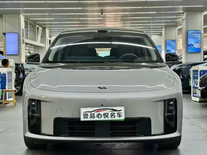 Li Auto i8 2025 Model Standard Edition – фото 2