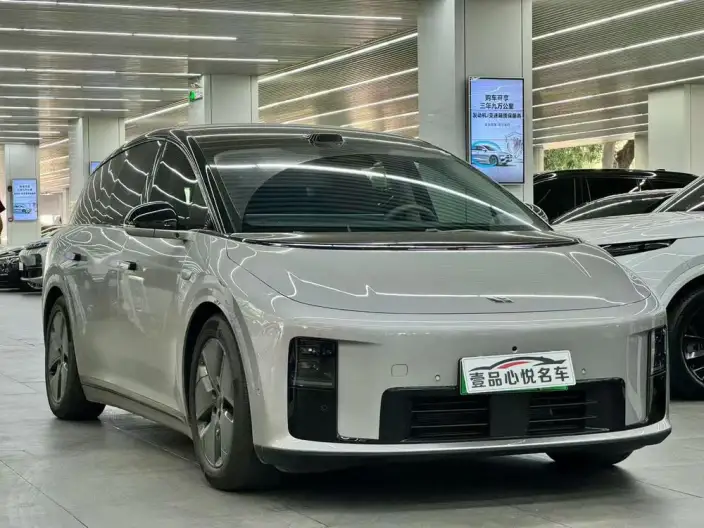 Li Auto i8 2025 Model Standard Edition – фото 3