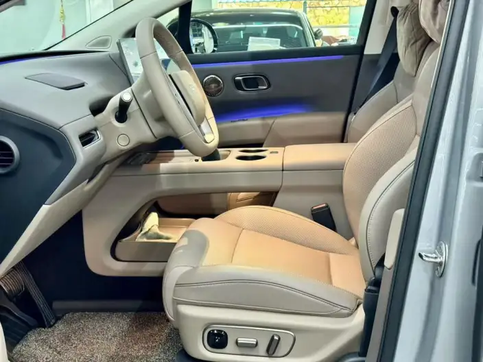 Li Auto i8 2025 Model Standard Edition – фото 8