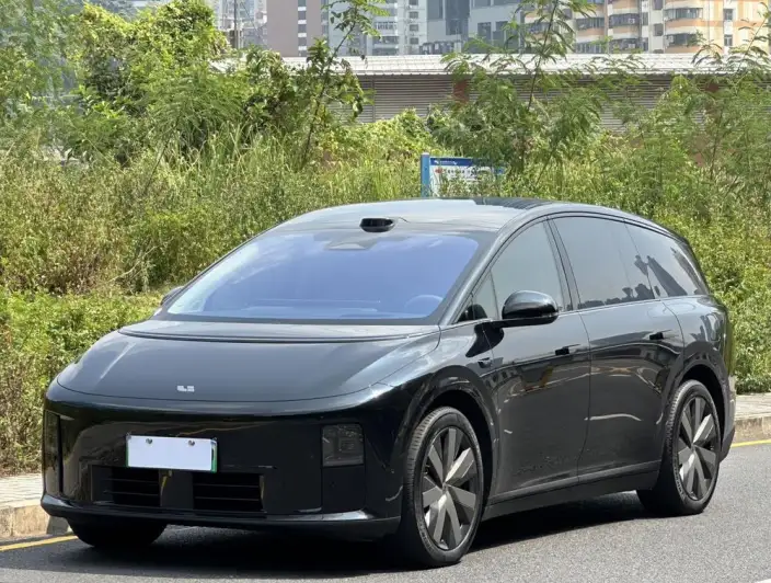 Li Auto i8 2025 Model Standard Edition – фото 1