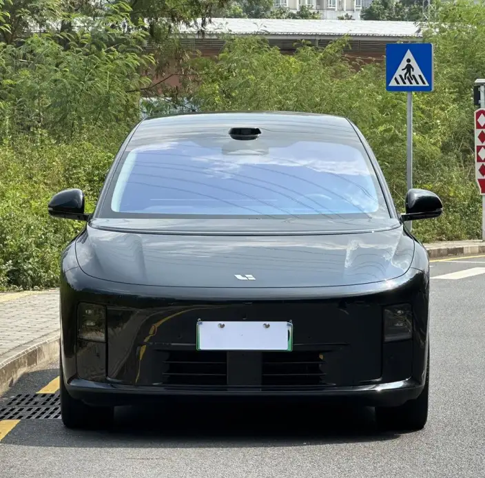 Li Auto i8 2025 Model Standard Edition – фото 2