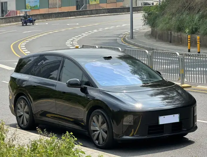 Li Auto i8 2025 Model Standard Edition – фото 3